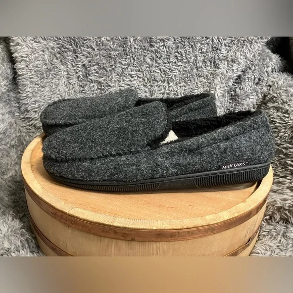 Muk Luks Grey Slippers Size 8-9 - Picture 4 of 9
